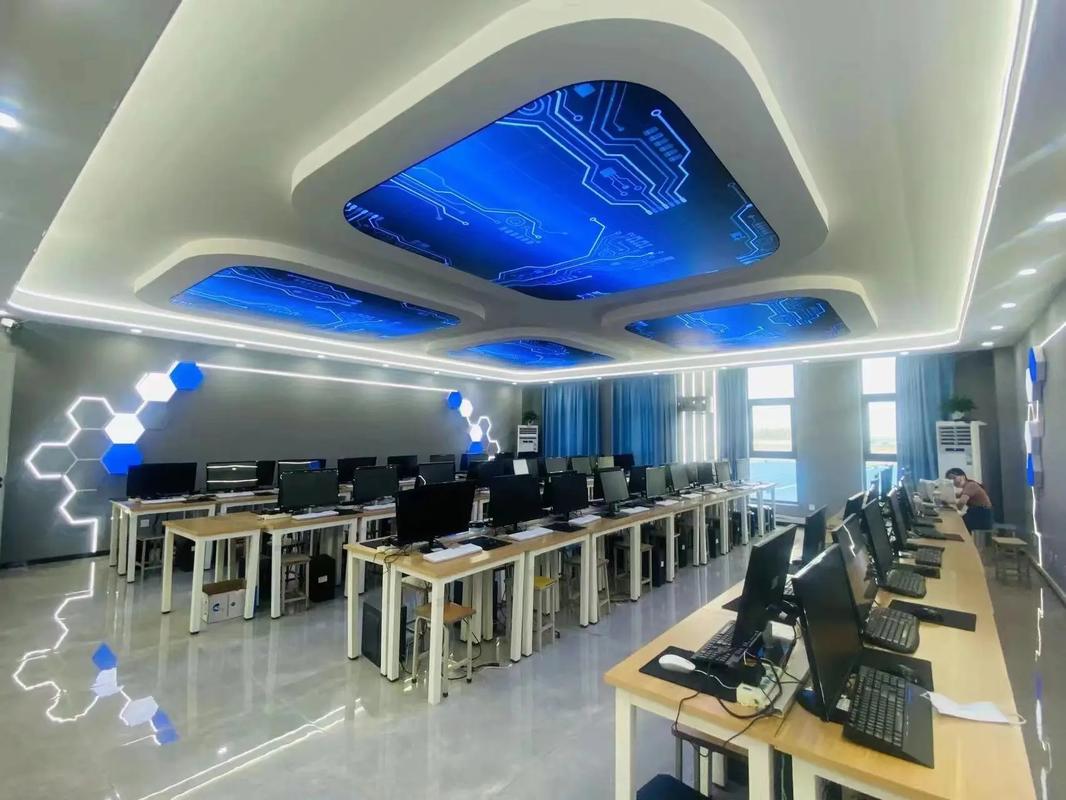 初中升中专信息工程系计算机专业解析 大数据技术应用与计算机网络信息技术咨询服务